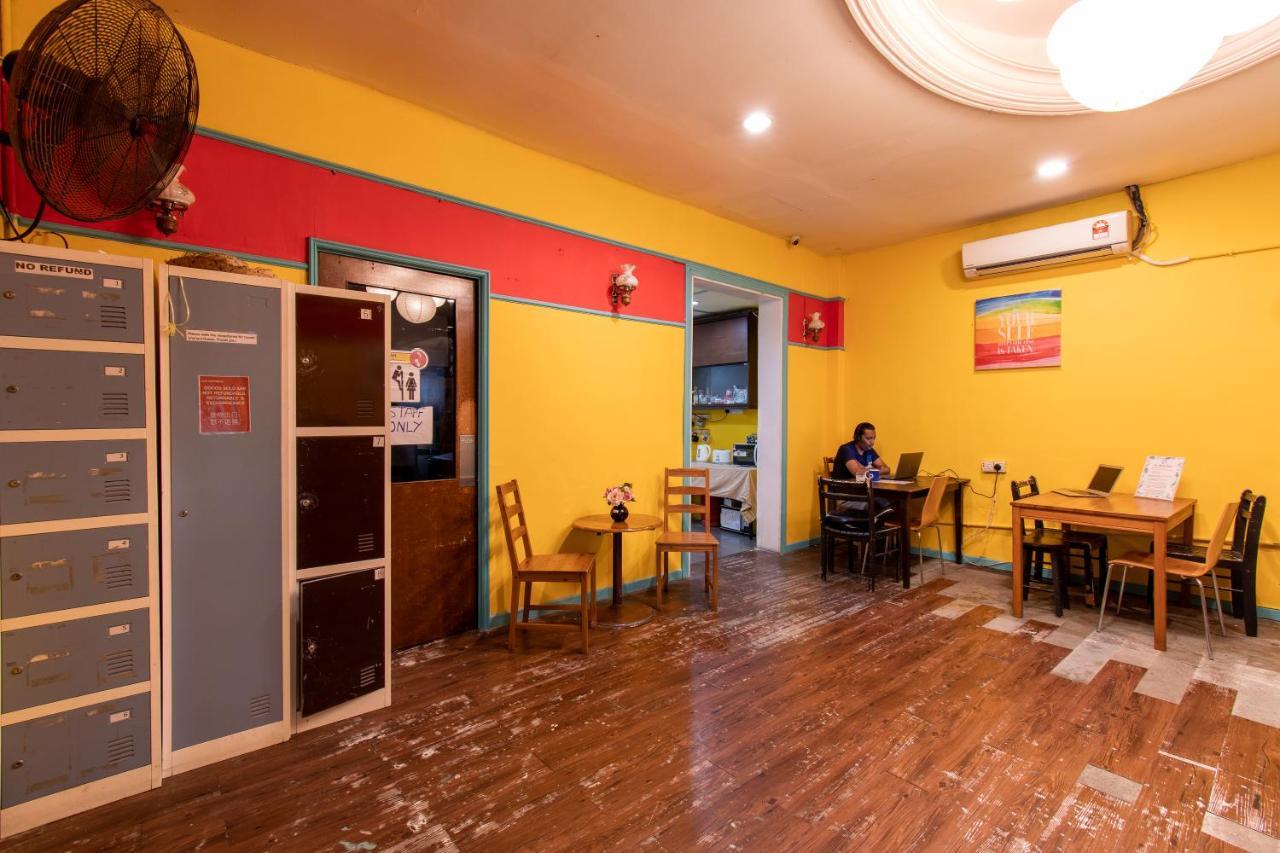 Travel Hub Hostel *