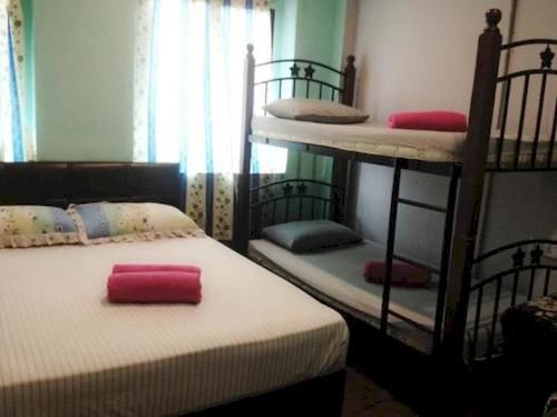 Travel Hub Hostel *