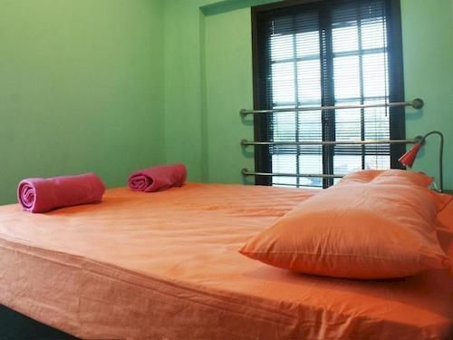 Travel Hub Hostel *